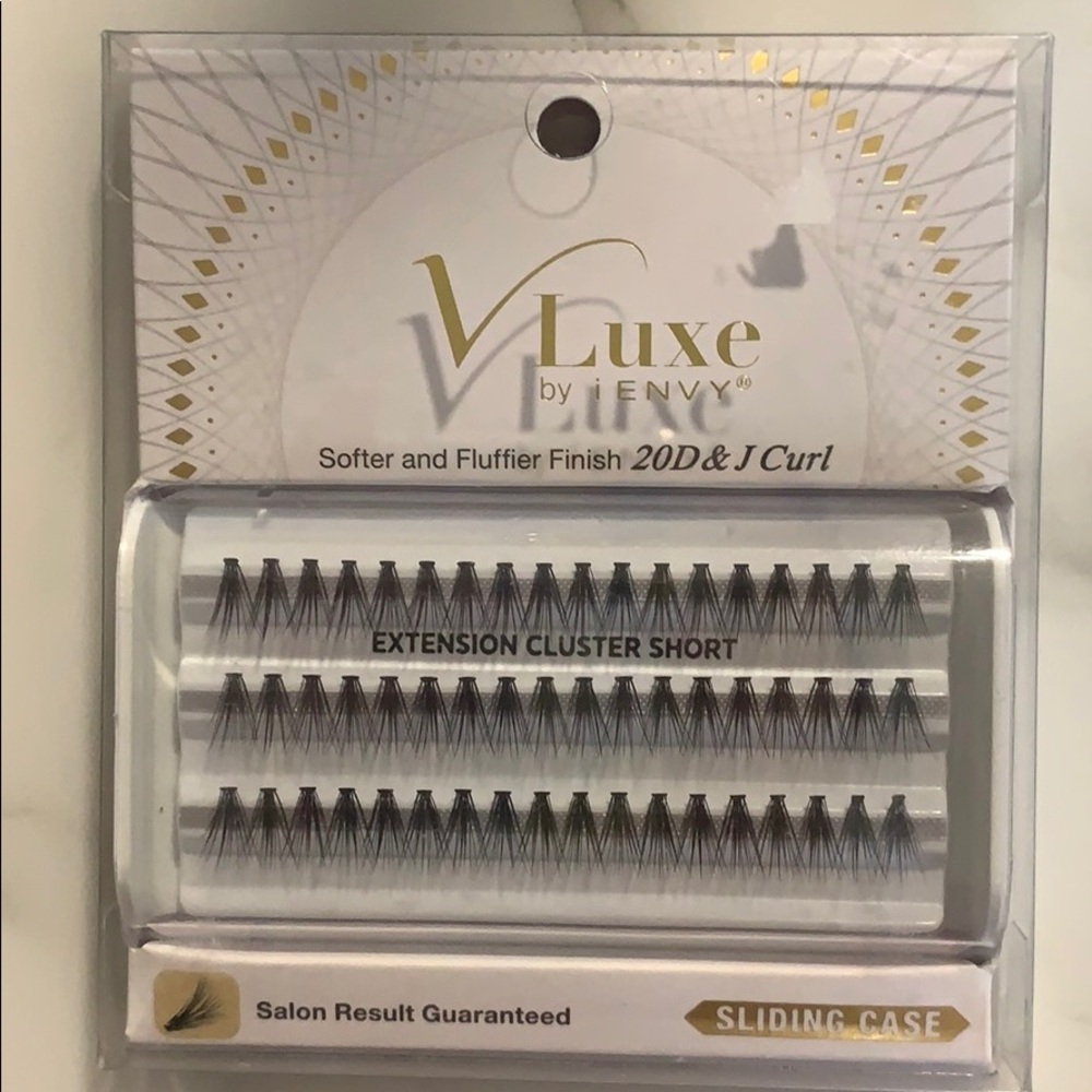V Luxe by iEnvy Self Lash Extensions